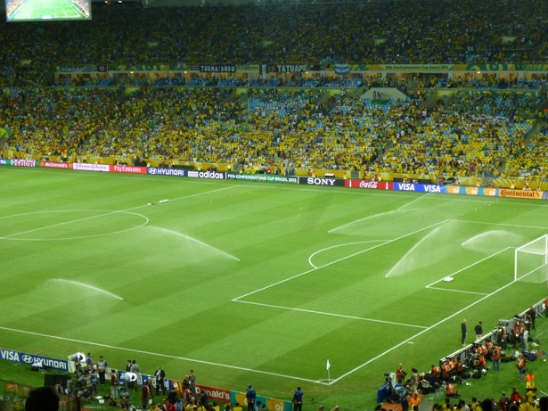 Riego en el estadio de Maracana